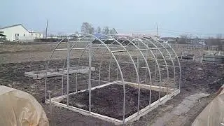Потихоньку собираем теплицу!
