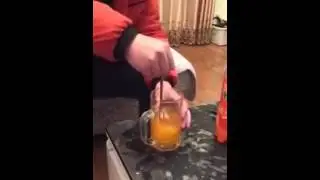 Этот сок краска. Астарожна краски захфатили нашы любымыйе соки