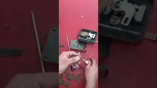 Changing the password of the courtyard lock تعویض رمز قفل حیاطی