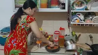 Chika bikin sambal pedas pakai daster merah merona