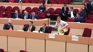 На заседании облдумы коммунисты устроили скандал