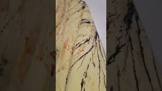 Брызги, капли золотой краски, которые украсили💛