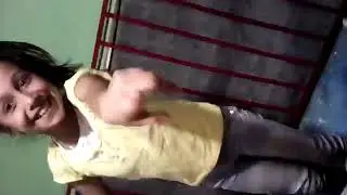 Niña baila 