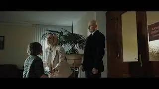 девочка поёт от души