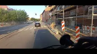 Bil udenom når jeg holder for rødt