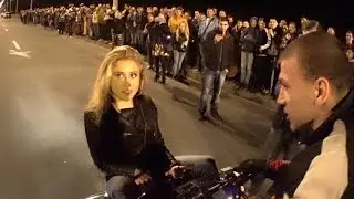 Блондинке повезло, но квадроцикл остался мокрым)))))))))))))