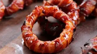 Sriracha Bacon Zwiebelringe vom Grill - Sriracha Bacon Onion Rings
