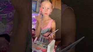 Самый юный визажист Милита💗