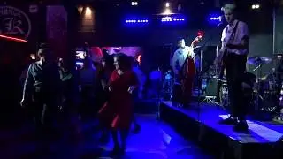 Red Hot Riot - Shakin' All Over