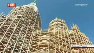 ПОП ЦЕЛУЕТ ПУТИНА! странная реакция ВВП
