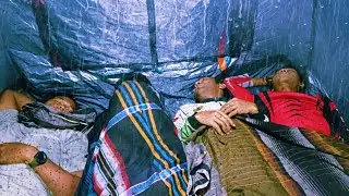 camping beramai di hutan-mendirikan tenda di pinggir sungai-di guyur hujan deras sewaktu tidur-Asmr