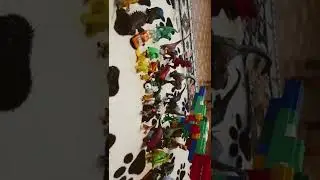 все мои динозавры игрушки.