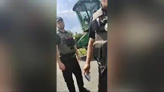 Жители Апостолово жалуются, что фермерам мешают полицейские собирать урожай.