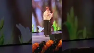 "Ты не целуй"... слова Михаила Гуцириева, музыка Вадима Усланова.