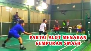 Partai Alot Pontang Panting Menahan Gempuran Smah Dari Lawan