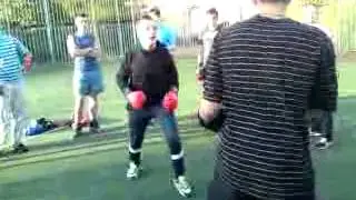 Разбил голень!  [Бойцовский клуб]