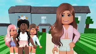 CAN YOU WIN ON MY FAMILY HOUSE MAP ON PIGGY?... Berries VS Piggy