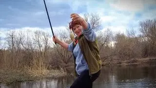 НАШЛА ЛУЧШЕЕ МЕСТО ДЛЯ РЫБАЛКИ! РЫБЫ ПОЛНО! РАЙ ДЛЯ РЫБАКА! КРАСНОПЁРКА, ПЛОТВА, ОКУНЬ, ГУСТЕРА