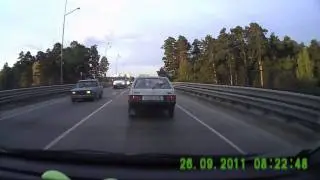 Обгон по обочине (м352ев 66) Екатеринбург (ЕКАД)