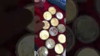 Melihat sebagian koleksi coin