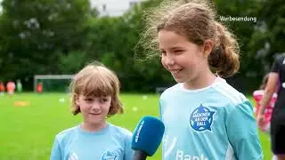 SCHAUFENSTER: Projekt "Mädchen an den Ball"
