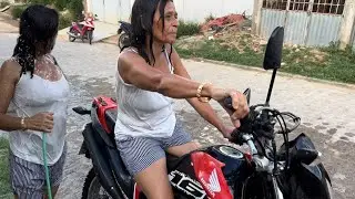 MÃE PERDEU A PACIÊNCIA E ACABOU TOMANDO BANHO NA RUA