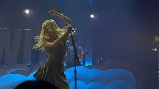 Maisie Peters- Holy Revival at Manchester Apollo