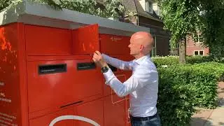 Collecting a parcel at PostNL Parcel Machine