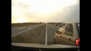 матиз подставляет зад , или баба за рулём .