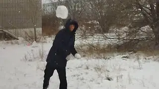 Играем с соседями в снежки #@videoblooog