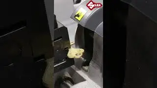 CGJ3 LATCH KEY CUTTING ON FLASH BIT BASE#locksmith #keycuttingmachine #keycutting#worldlock #shorts