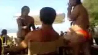 EKATSA NA PIO ENA KAFE...ELLADA ME TA OMORFA SOU