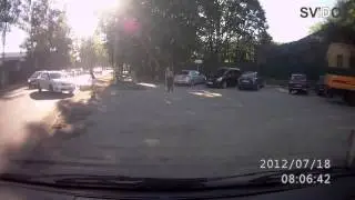 АВАРИЯ СКУТЕРИСТ ДЕЛАЕТ КРАСИВОЕ САЛЬТО!!!