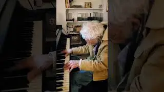 94-year-old Philip Springer performs 'Moonlight Sonata' by Beethoven.