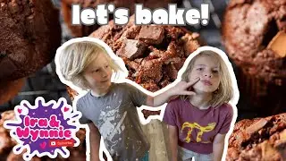 Ira & Wynnie // Let's Bake Apple Muffins #kidsvideos #kidscookingrecipes #kidsvideo 🧁