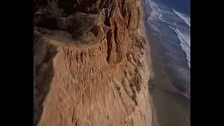 01. ФУТАЖ. Полёт дрона вдоль берега (Drone flying along the shore)