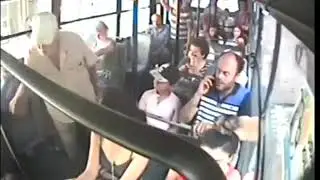 Otobuse Mini Etekle Giren Kiz