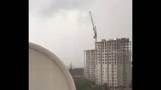 В Тольятти из-за сильного ветра упал башенный кран.