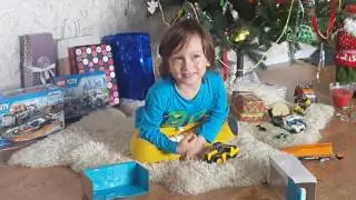 Хочет показать новую машинку и болтаем про вчерашние покатушки и не только.