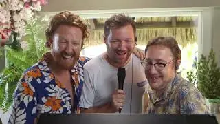 Pepijn als masseur - FOUTE VRIENDEN OP VAKANTIE