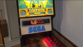 Reviewing a Sonic 1994 arcade machine!