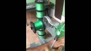 Desfiador de garrafas Pet universal motorizado /manual. Desfia garrafas Pet até 3litros.