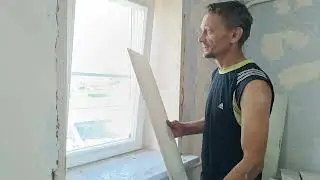 Грязная работа заканчивается. Родители возвращаются в Красноярск. Огород зарос, навожу порядок