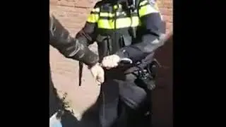 Жесткое задержание молодой девушки в Голландии.