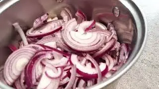 Karmelizowane cebule dla burgera - Wino , Masło , Cebula STREET FOOD