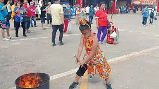 ［小乩童太子持香參禮架勢十足！ 乩身持香淨身 池府千歲乩身操寶 參禮］頭份元聖宮往麻豆代天府進香
