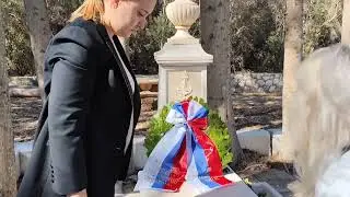 Επίσκεψη στο μνημείο τών Ρώσων πεσόντων στήν Σφακτηρία από τήν πρεσβεία της Ρωσίας .