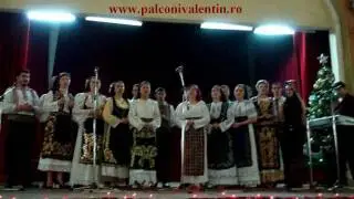 511 Grup de colindatori ai clasei de canto popular ai prof Carmen Popovici Dumbrava Sus la Poarta Raiului