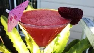 STRAWBERRY DELIGHT COCKTAIL