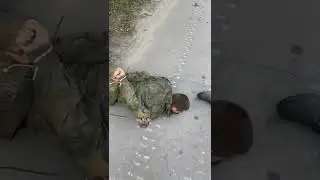 Російські військові теж продовжують масово здаватися у полон.
